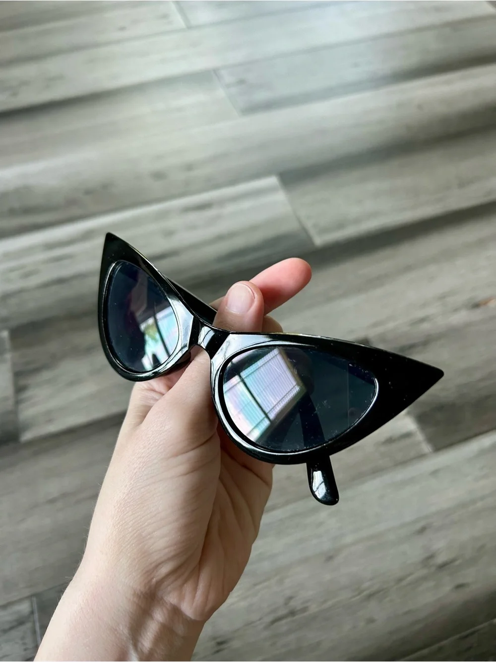 💸 5/20 Retro Slim Cat Eye Sunglasses in Black